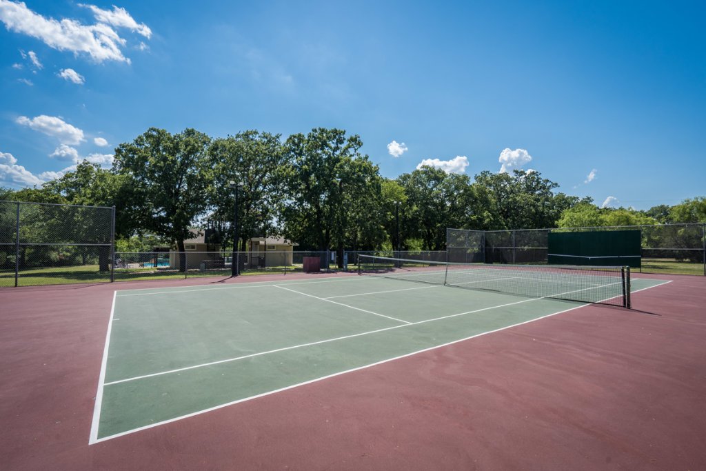 Tennis and pickleball courts at White Bluff Resort