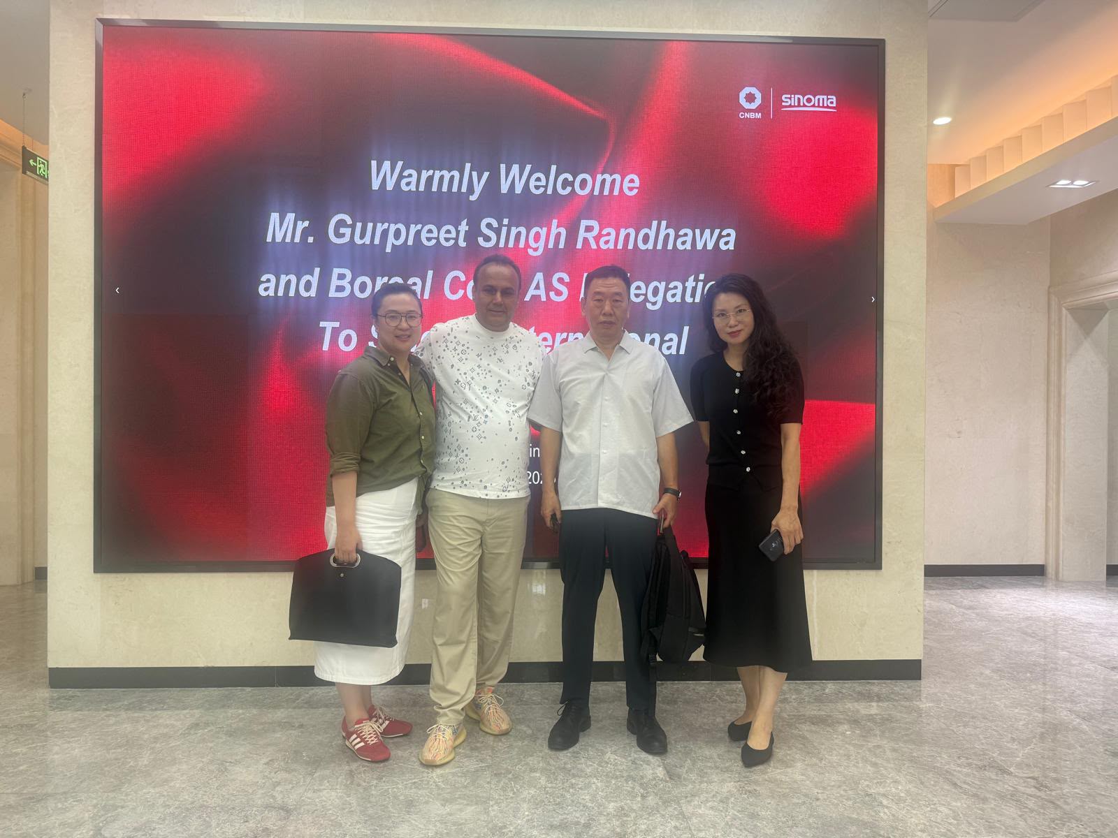 Visit to Sinoma's exhibition facilities.