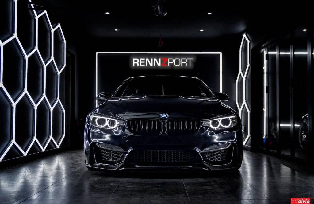 BMW M4 — Dark Knight
