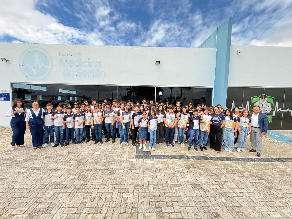 Alunos do Grupo Educacional São Domingos vivenciam experiência acadêmica na Faculdade de Medicina do Sertão
