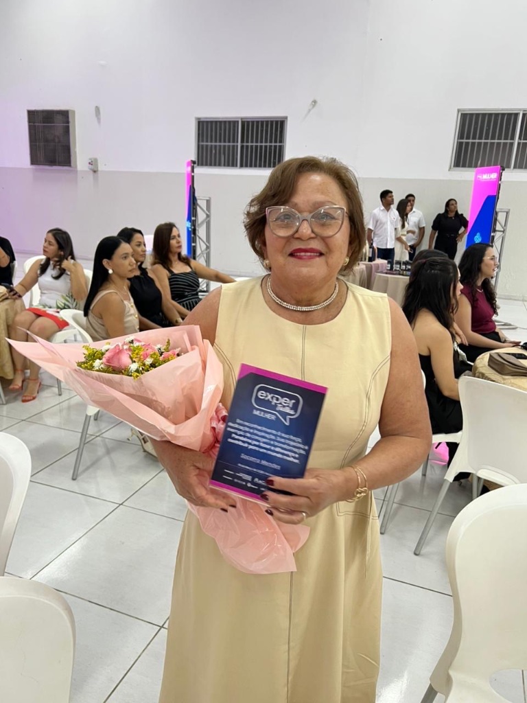 Referência na educação de Arcoverde, Socorro Mendes recebe homenagem da ACA