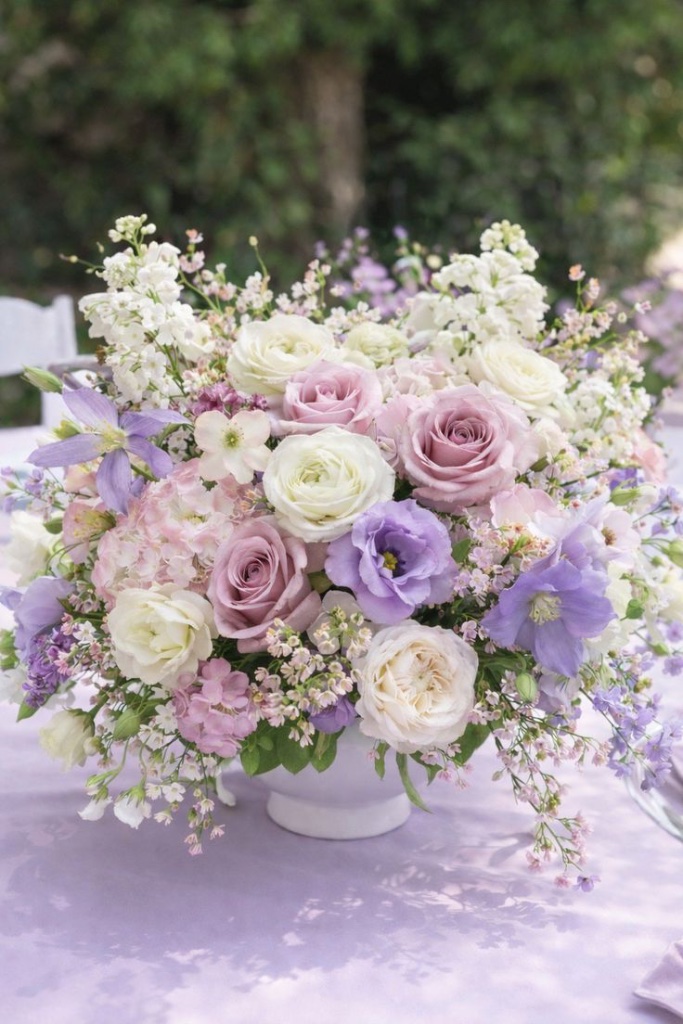 Piano superiore della boutique: studio di progettazione floreale per matrimoni ed eventi