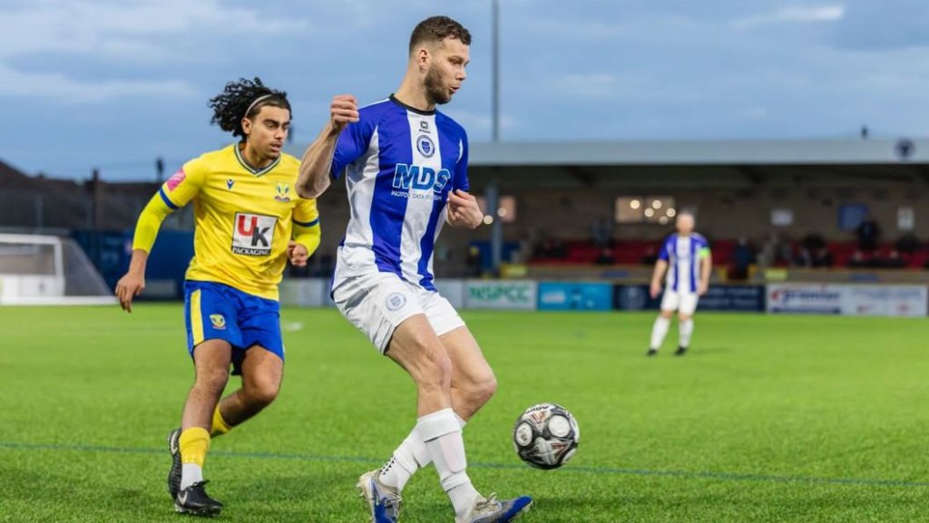 Sim swaps Heath for Hassocks to become Robins first summer signing