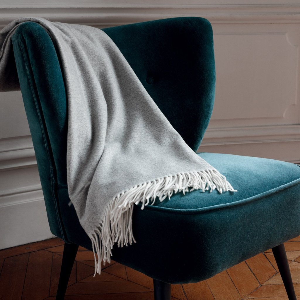 Agora Throw