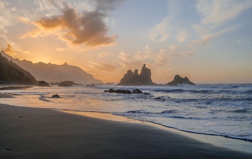Playa Bollullo: Arena Negra Volcánica
