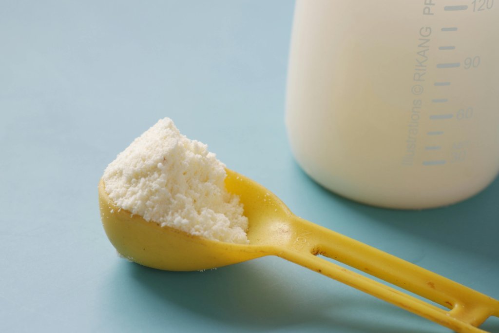 Colostrum Supplements: Gut Health Hero or Overhyped Anti-Aging Shortcut?
