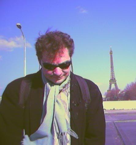 Con la Torre Eiffel sullo sfondo