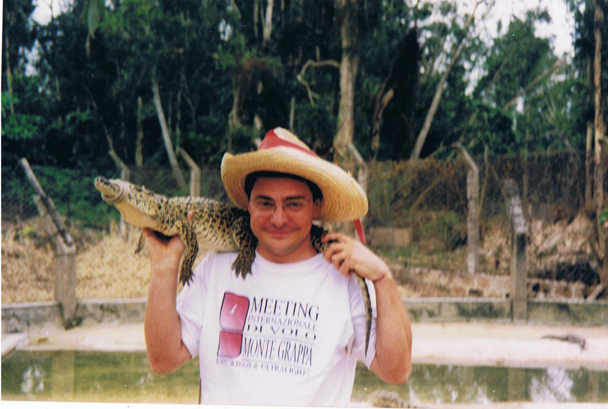 Con un piccolo coccodrillo