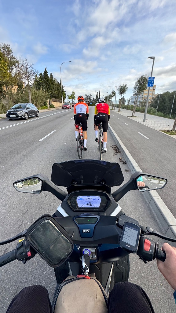 Moto support on the road