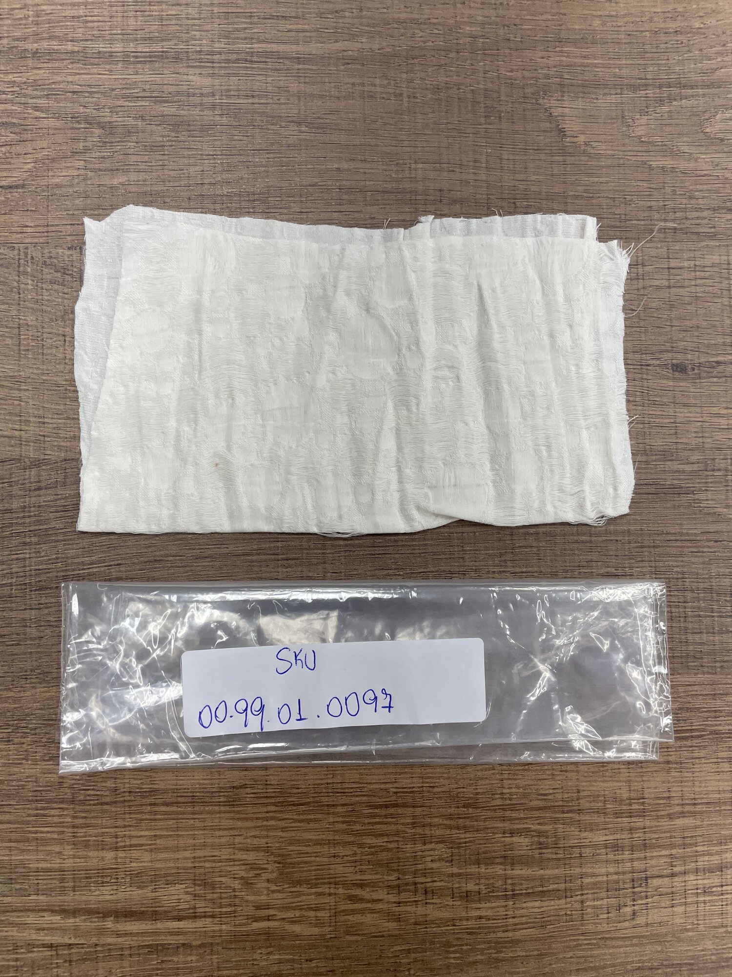 136489 Off White 001