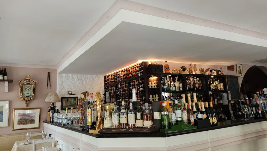 Tal Familja Restaurant