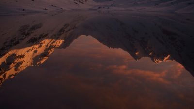 Valley of Mirrored Light