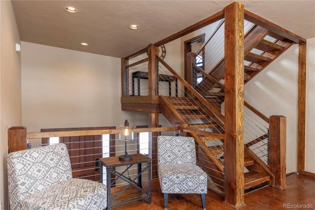 Staircase Landing - Cable Rail
