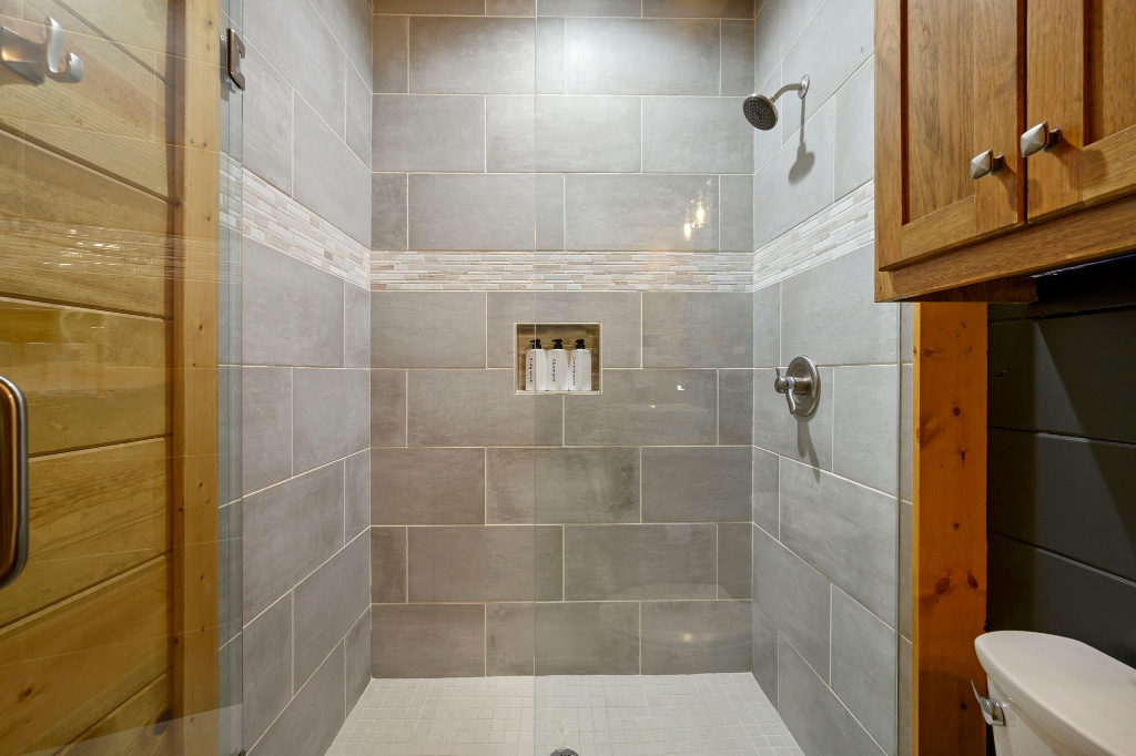 Bathroom - Shower Niche with Conditioner & Shampoo