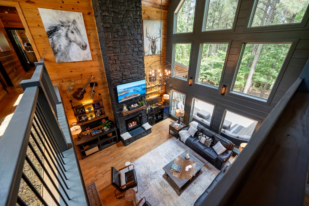 Stallion Room - Wooden Bed & Ceiling Fan