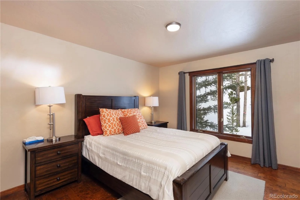 Queen Bedroom with Forest Views