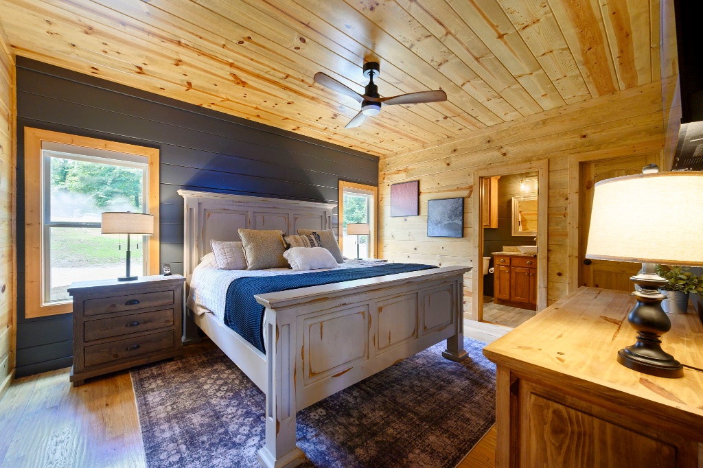 Squatch Room - Bed with Dark Blue Runner & TV