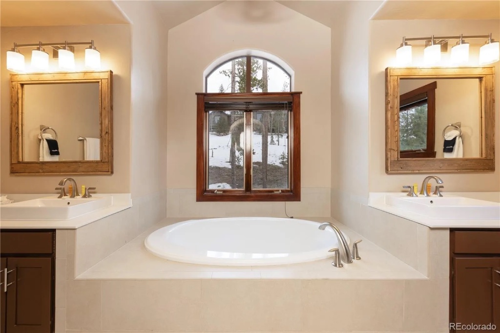 Master Bath - Soaking Tub with Mountain Window