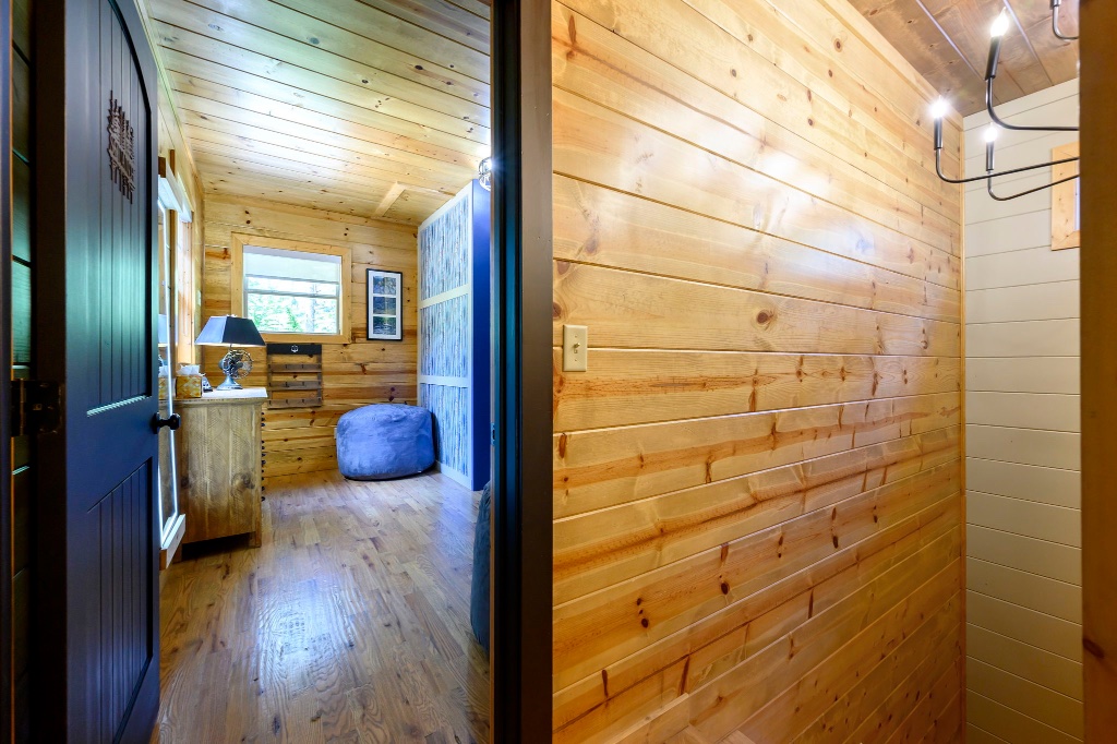Hallway - Entry to Bedroom