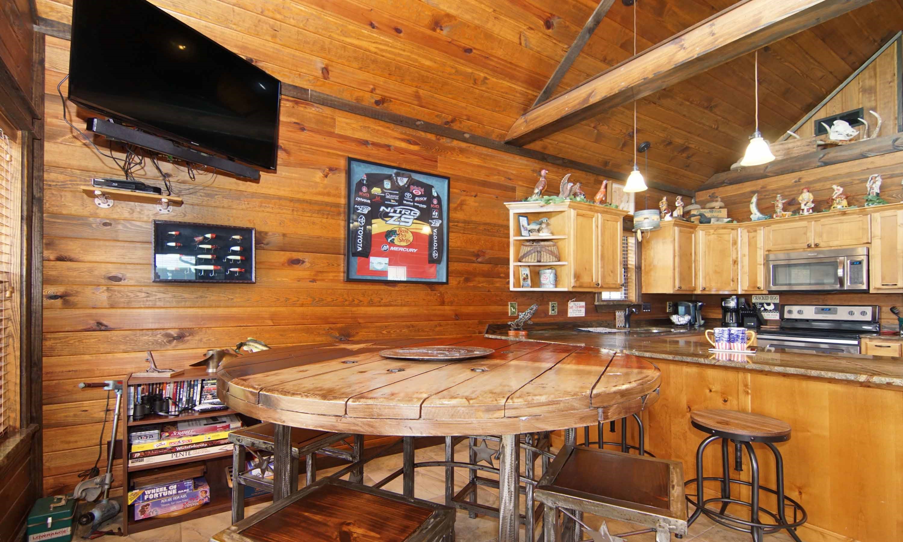 Kitchen & Dining - Round Table
