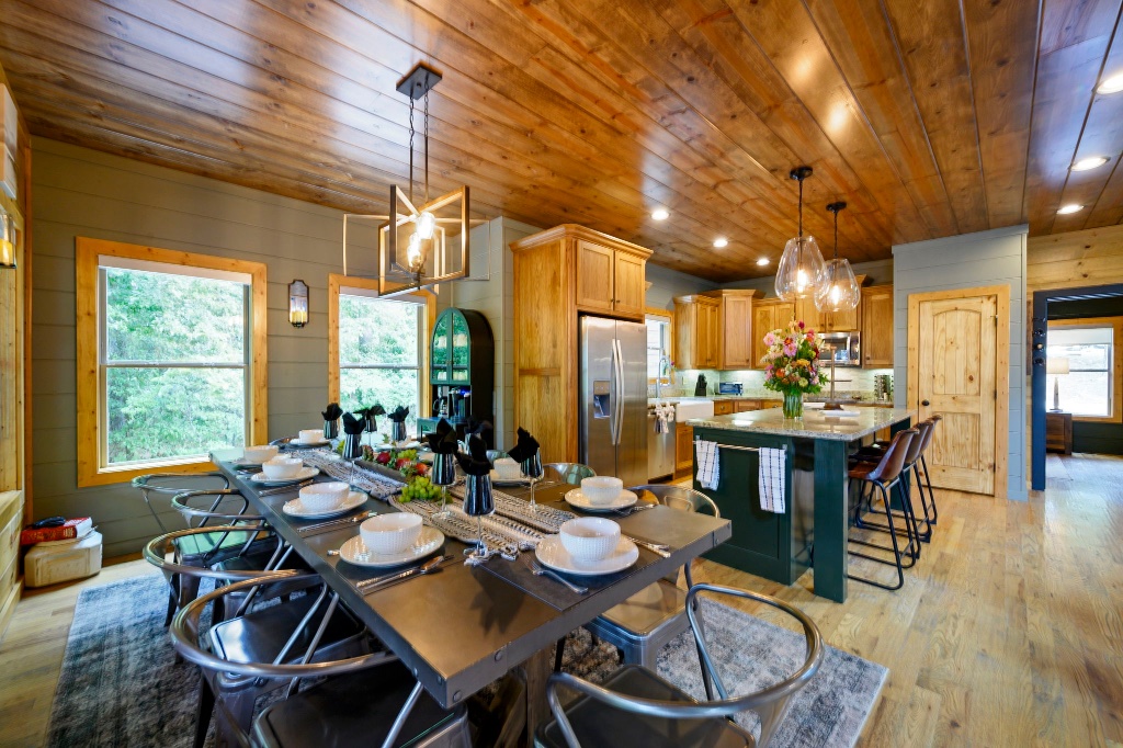 Kitchen - Granite Island & Pendant Lights