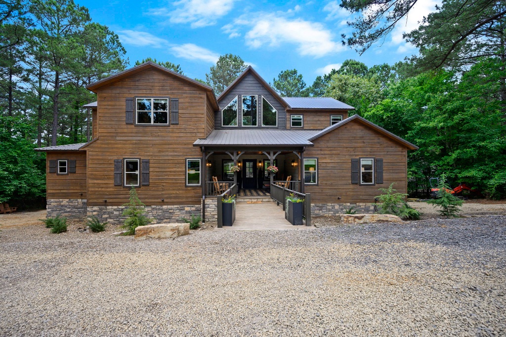 Front Exterior - Full Lodge View