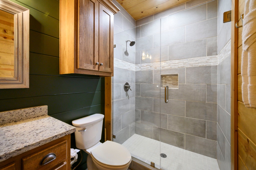 Bear Bathroom - White Vessel Sink & Granite