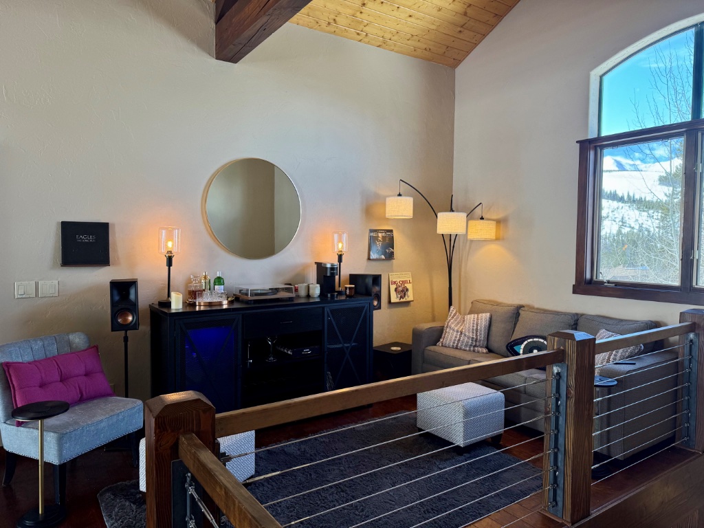 Record Room - Turntable & Bar with Blue Glow