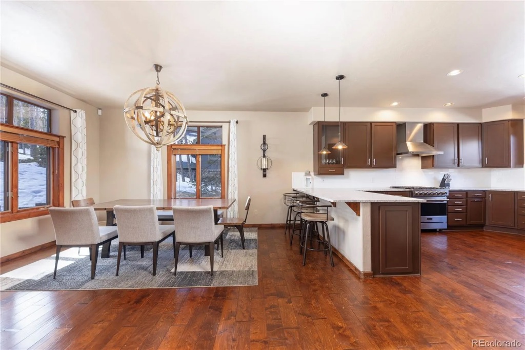 Kitchen & Dining Open Concept
