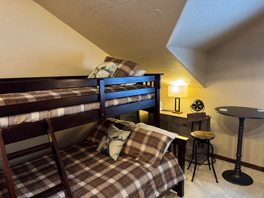 Bunk Bed Room - Cozy & Rustic