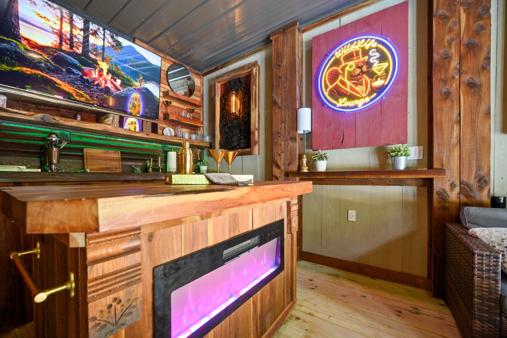 WildLife Lounge - Neon Sign & Pool View