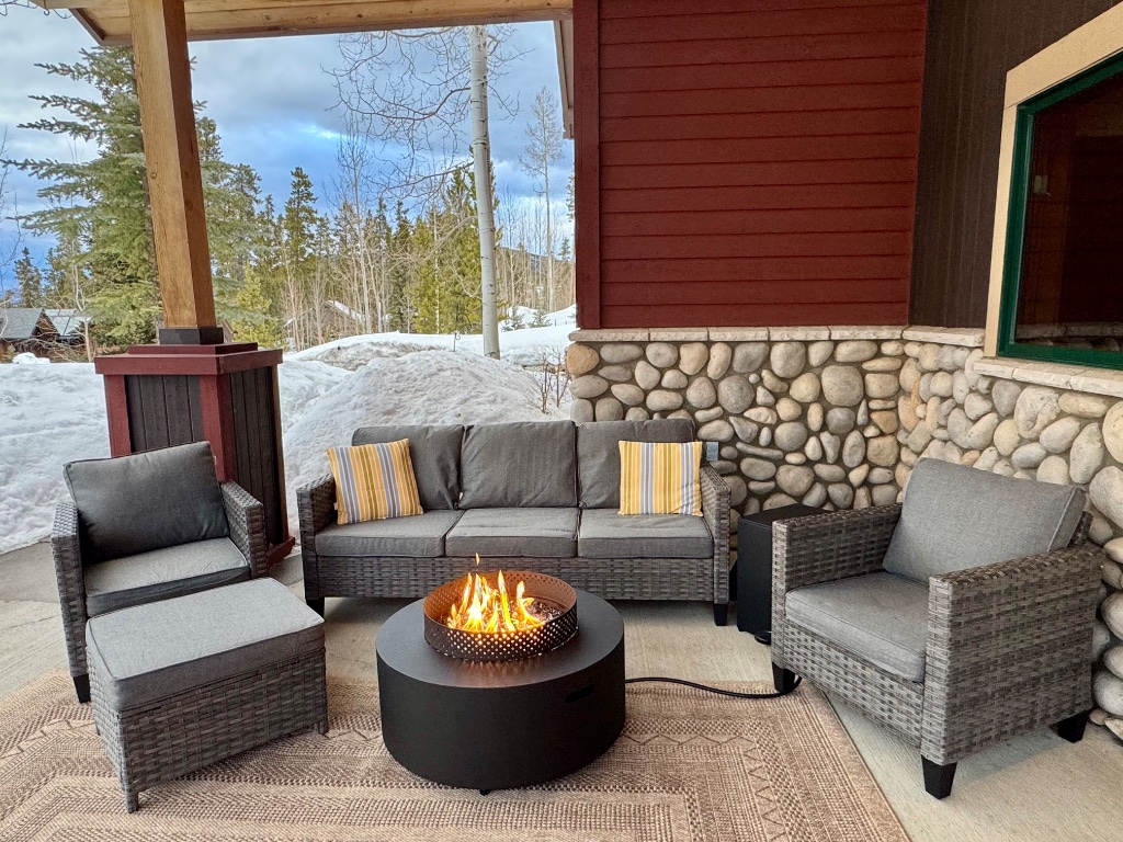 Covered Porch - Gas Fire Pit & Seating