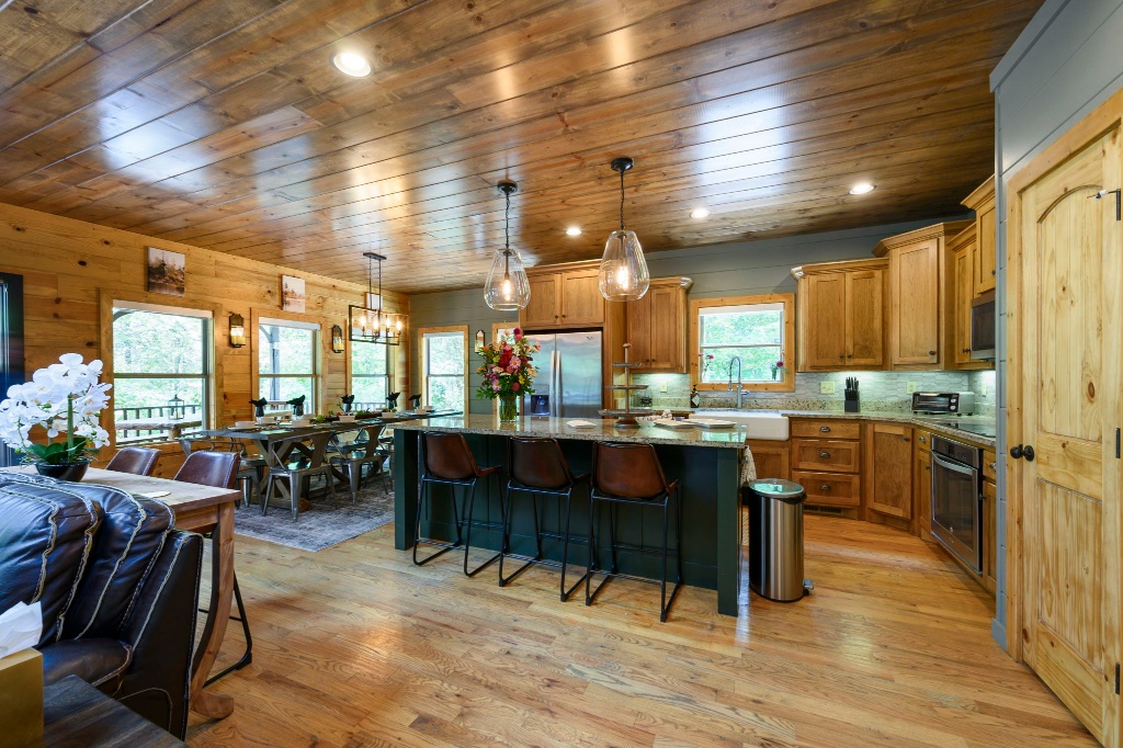Kitchen & Dining - Rustic Open-Concept Layout