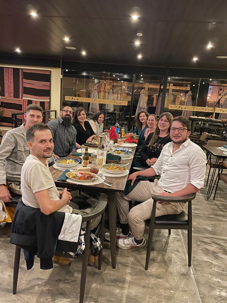 Das Team von Human Agents beim gemeinsamen Abendessen