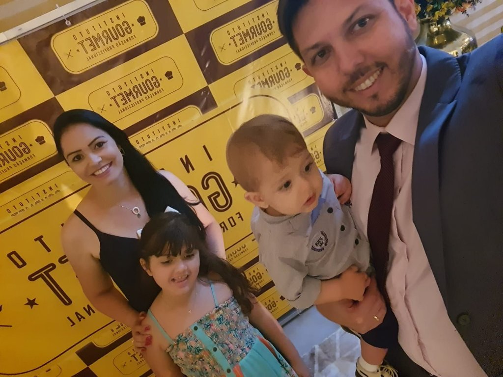 Adriano e Fabiula com a família