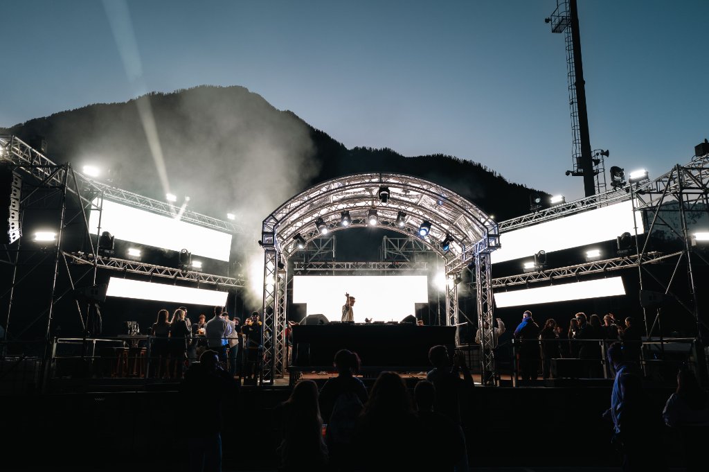 View of the entire main stage