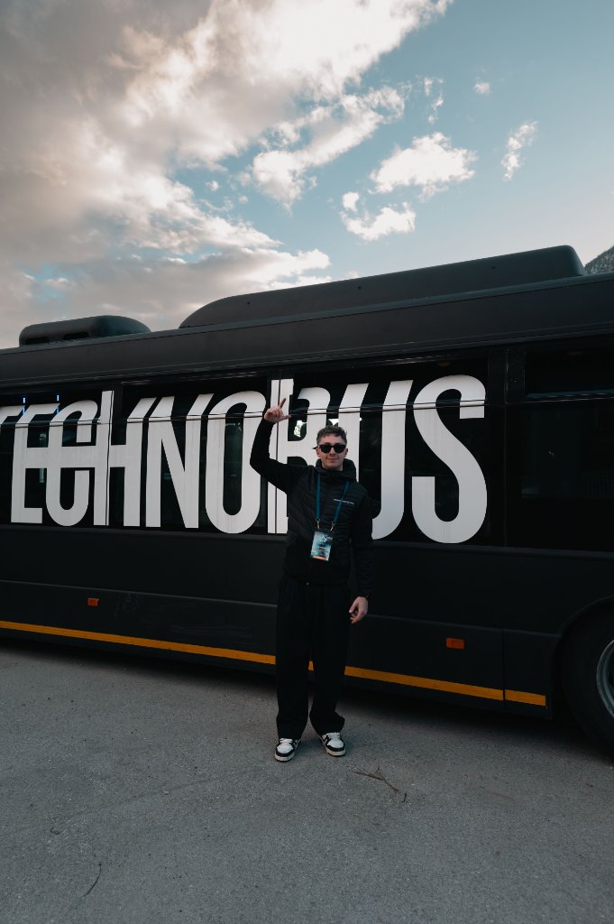 Martin Juice in front of the Technobus
