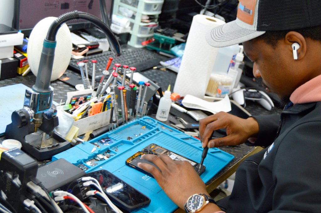 Phone screen repair on mat