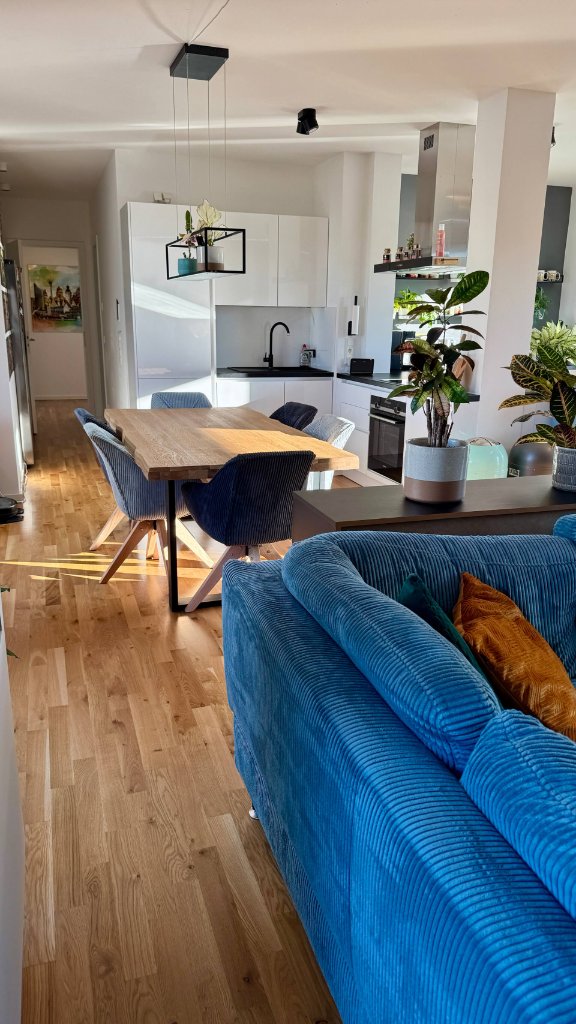 Dachterrasse mit Gasgrill und Hängematte