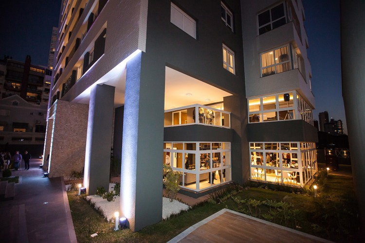 Chronos Residencial — entrada noturna.jpg