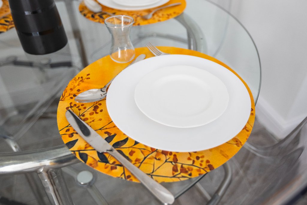 Dining table place setting