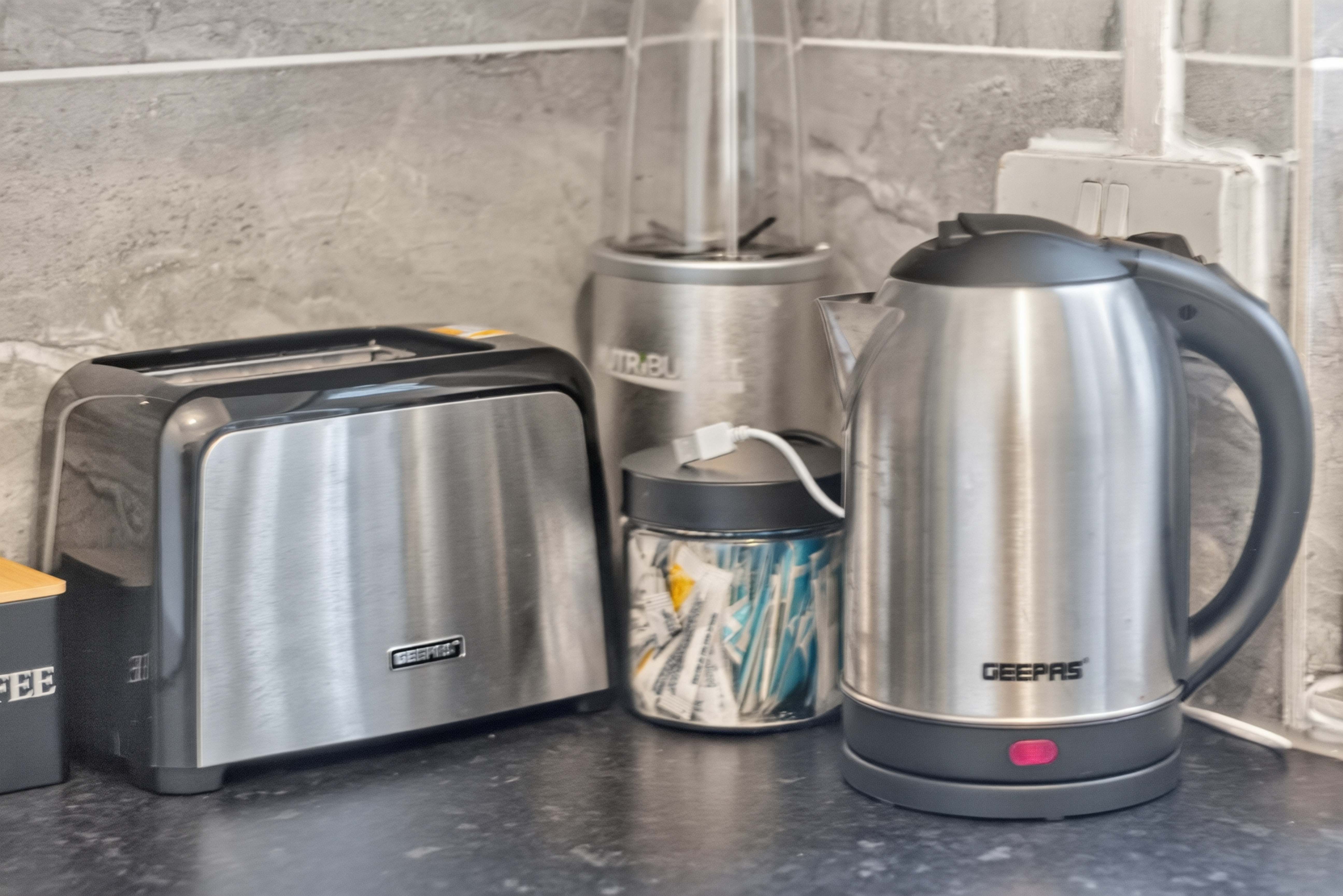 Kitchen amenities
