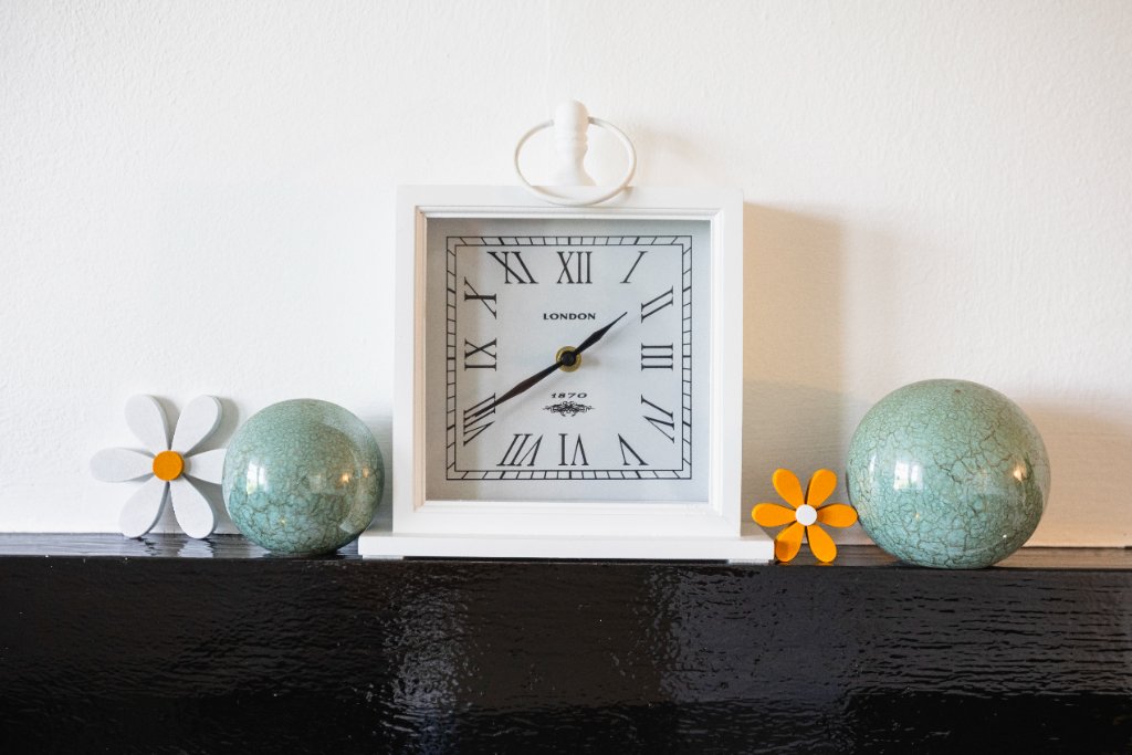 Mantelpiece clock decor