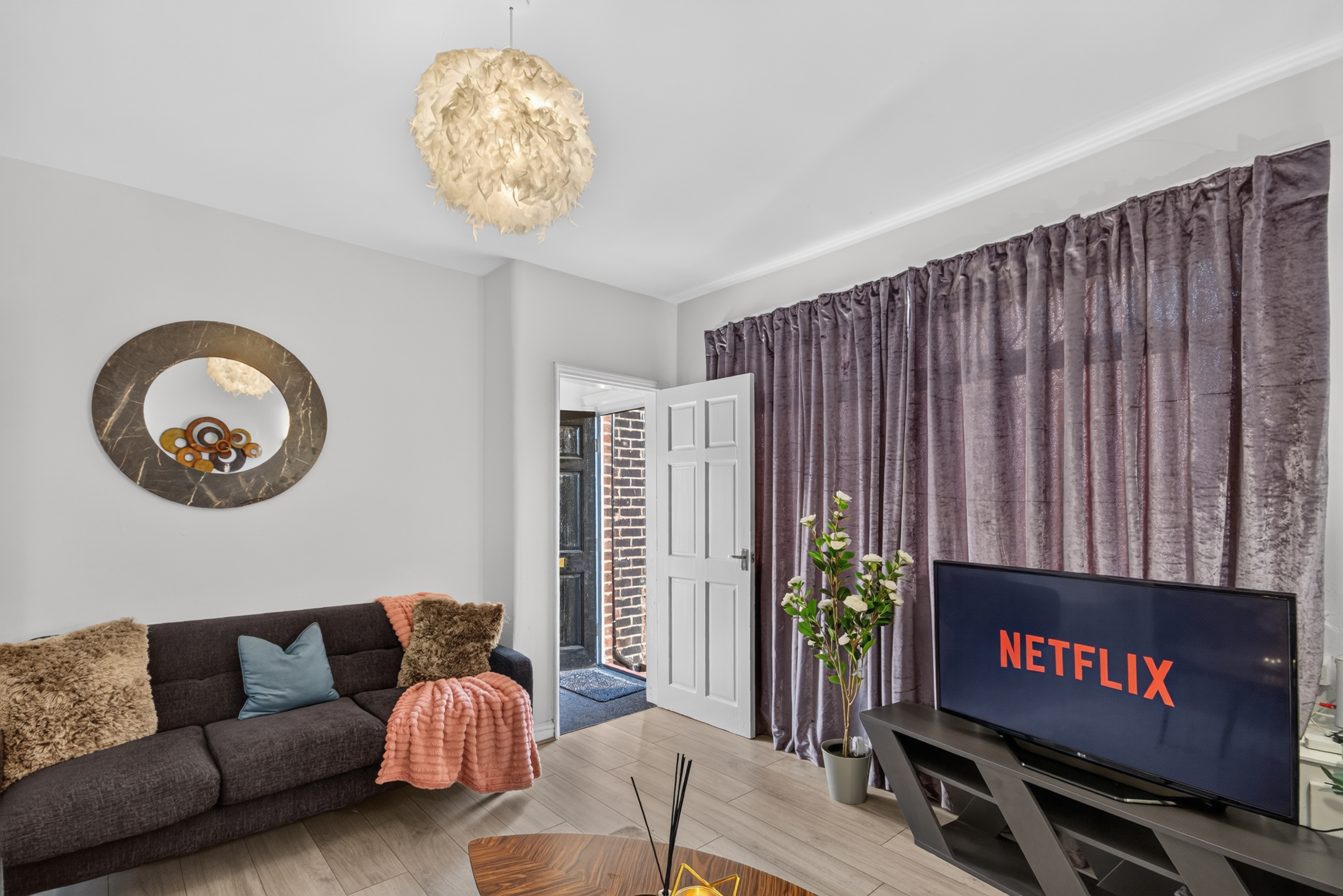 Droylsden Modern Family Home — Primaville Stays