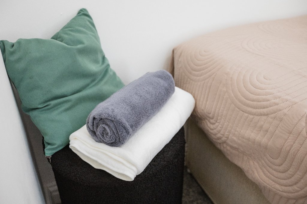 Second bedroom towels and bedding