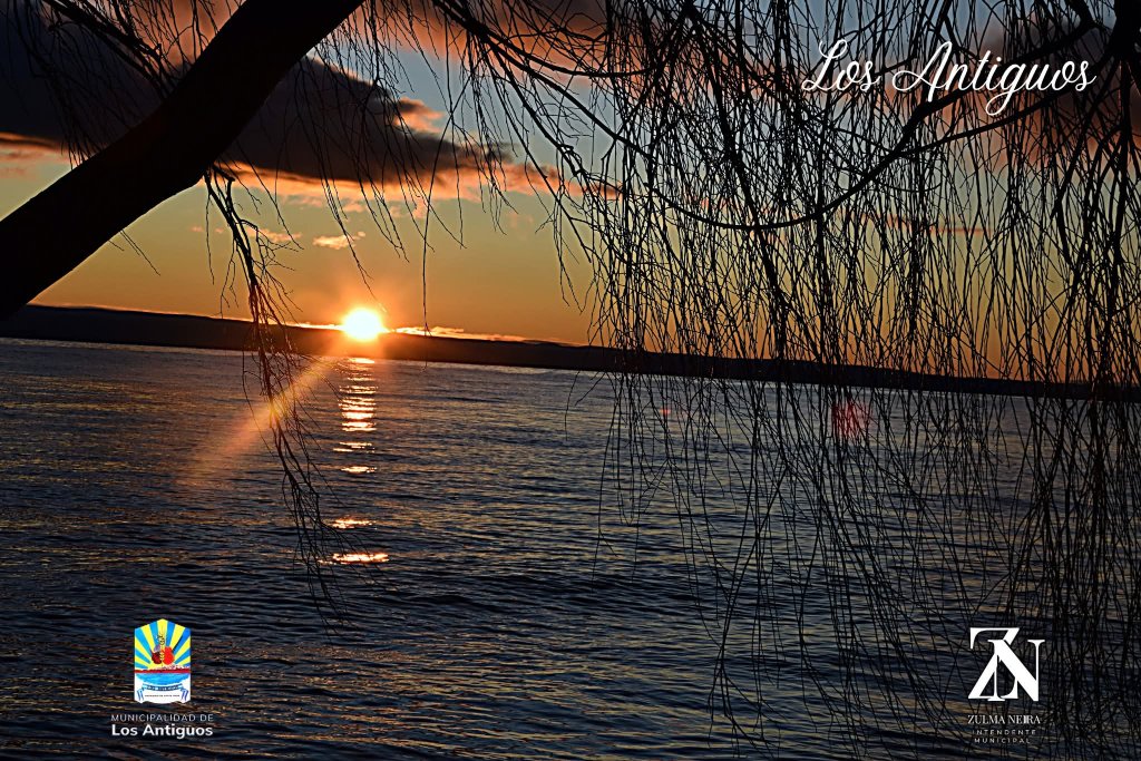Atardecer en el Lago