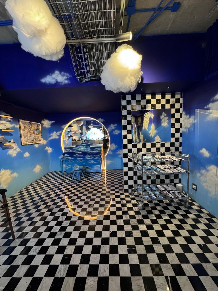 Eyes of Calma: Immersive Space in Roma Norte