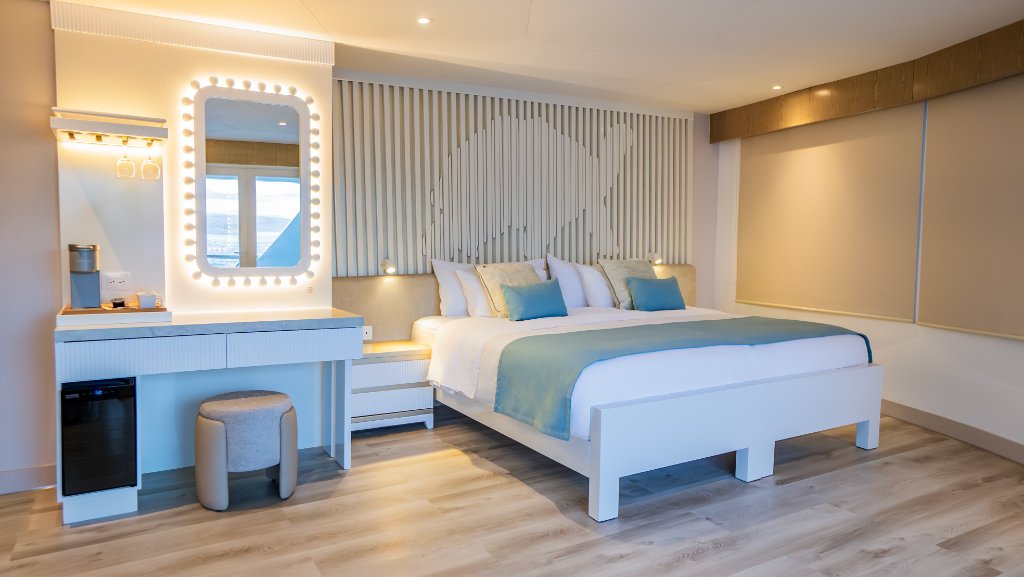 M/C Elite Golden Suite with king bed and vanity