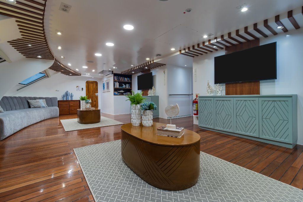 M/C Ocean Spray main deck lounge and exterior