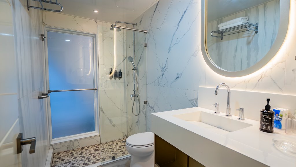 Marble-style bathroom inside an M/C Elite suite